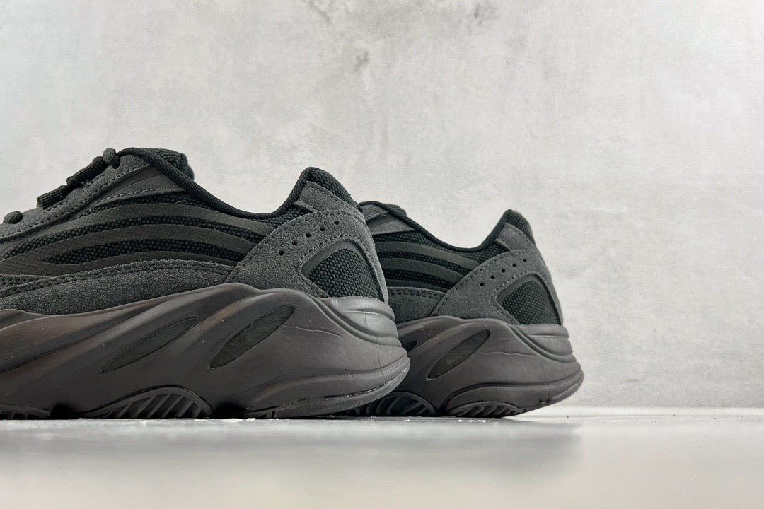 YEEZY BOOST 700 V2