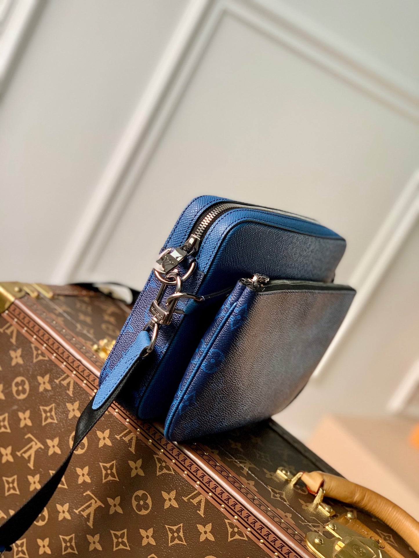 LOU TRIO MESSENGER BAG