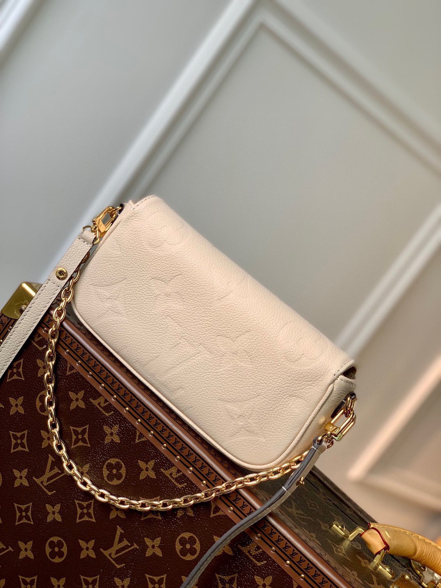 LOU IVY WALLET ON CHAIN BAG