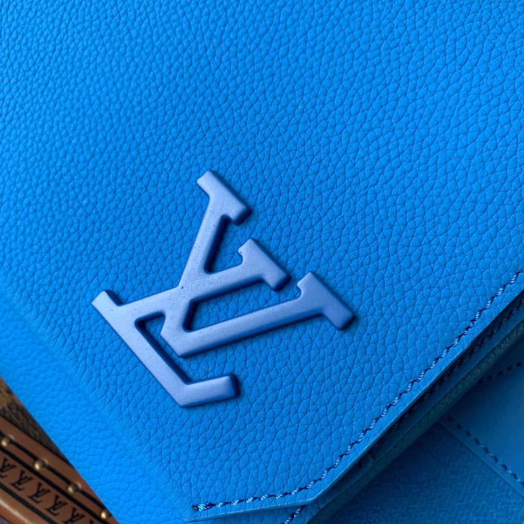 LOU TAKEOFF MESSENGER BAG