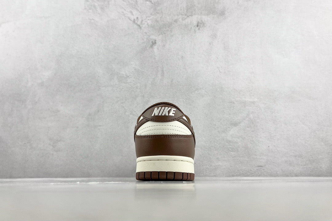 DUNK LOW SURFACES IN BROWN