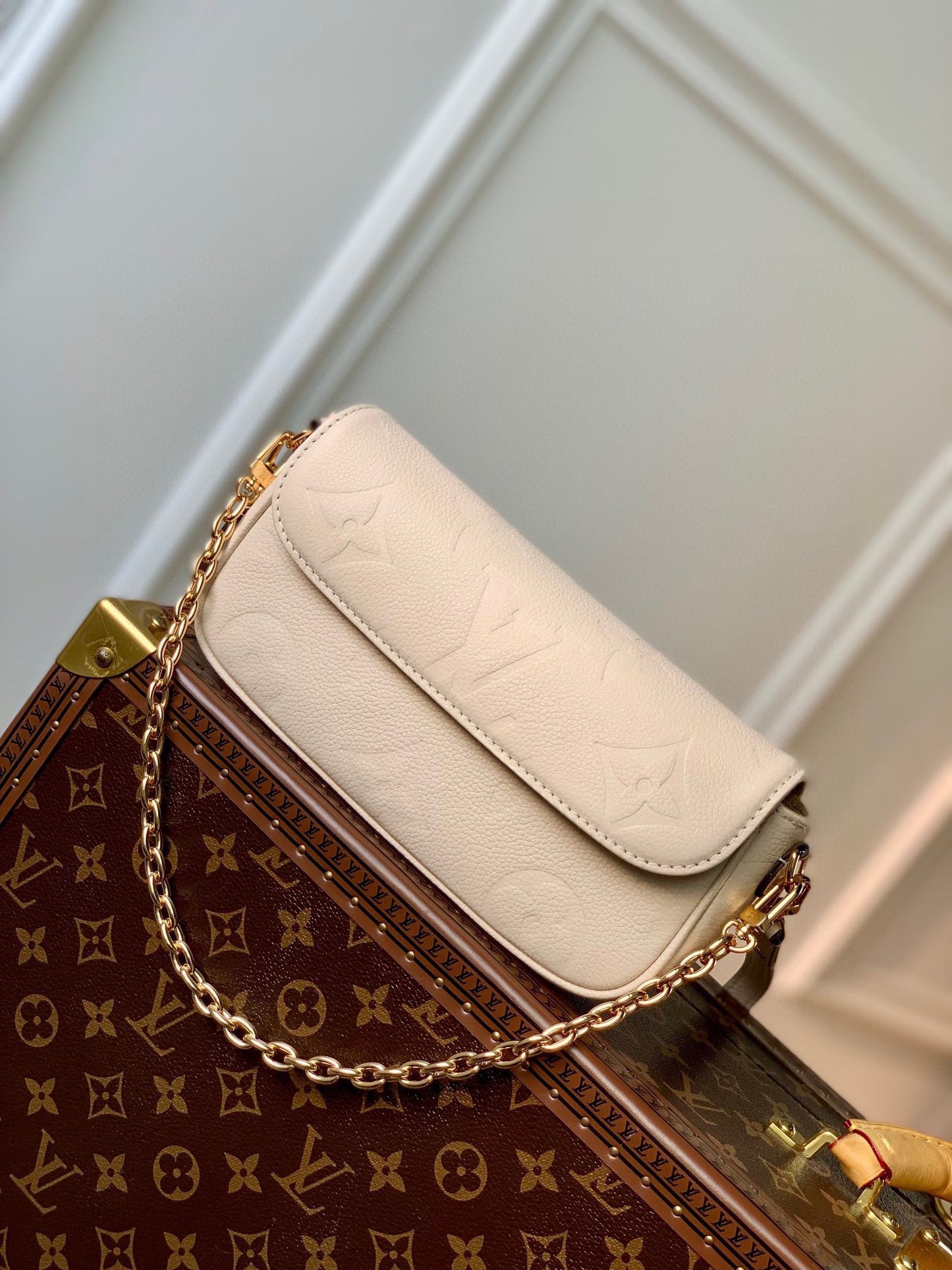 LOU IVY WALLET ON CHAIN BAG