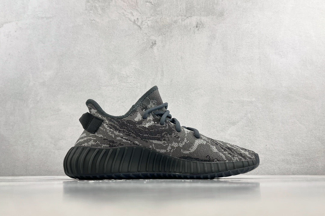 YEEZY BOOST 350 V2