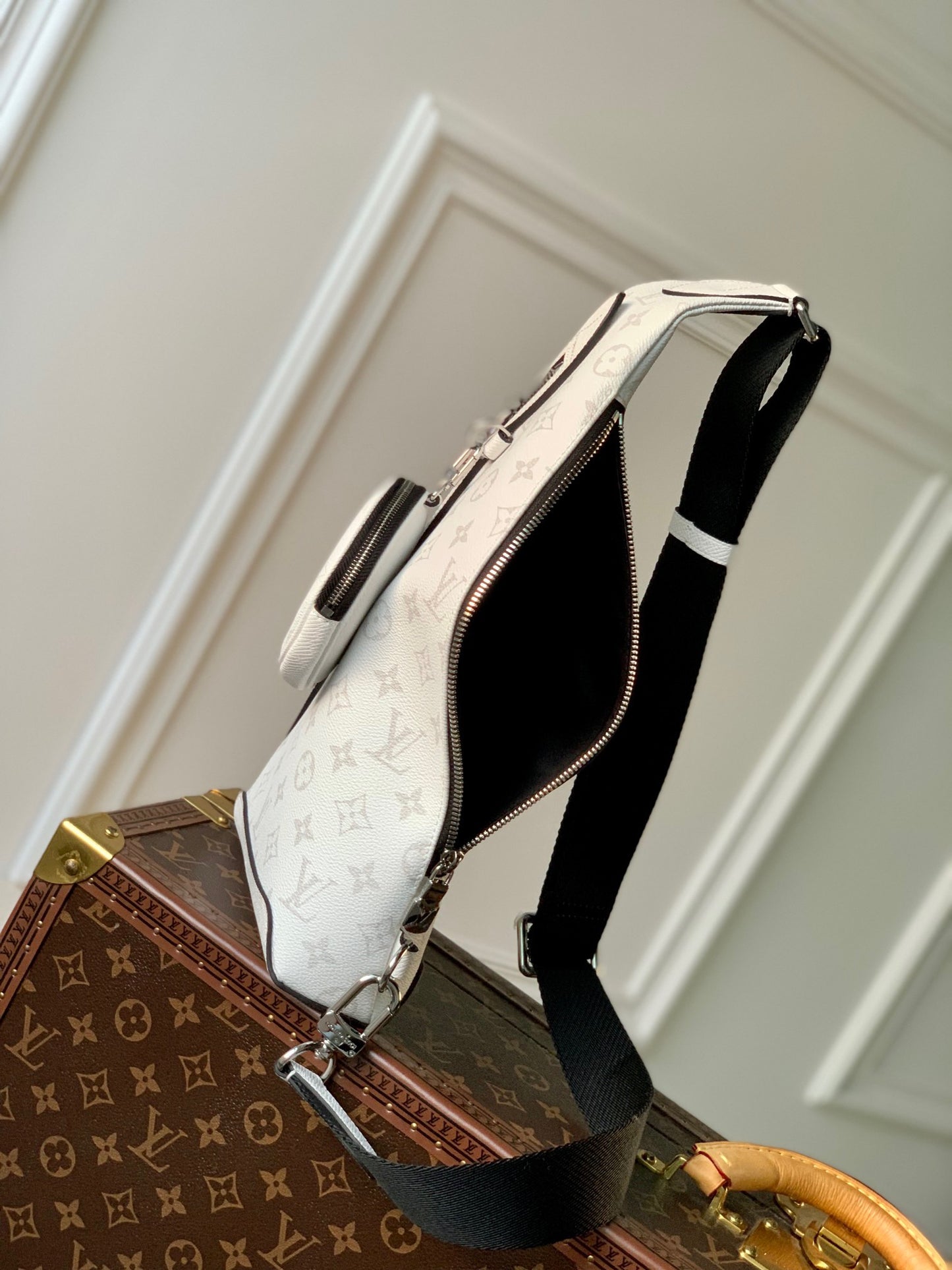 LOU DUO SLING BAG