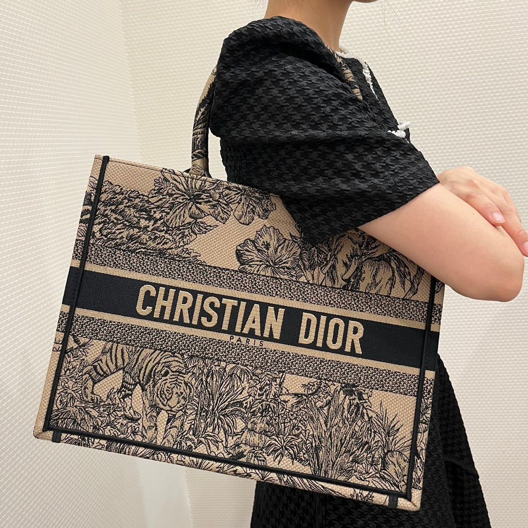 CD MEDIUM BOOK TOTE BAG