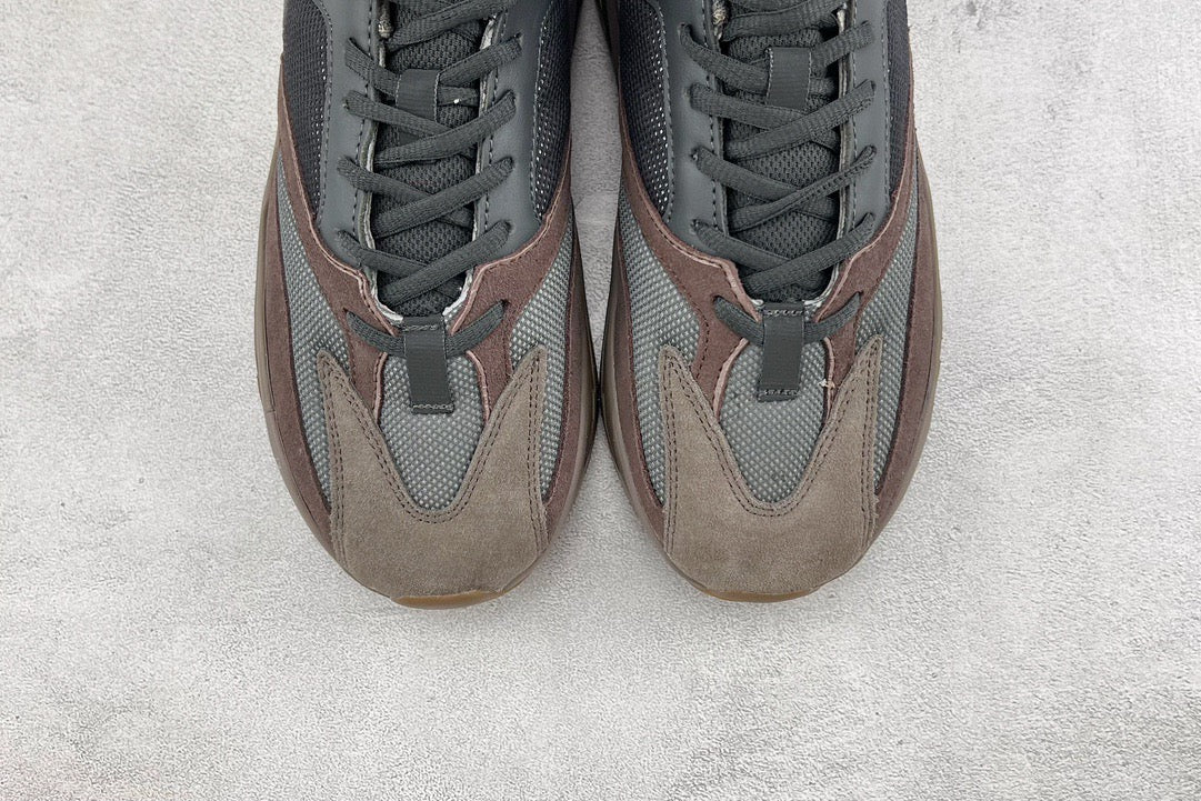 YEEZY BOOST 700