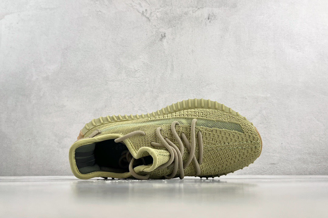 YEEZY BOOST 350 V2