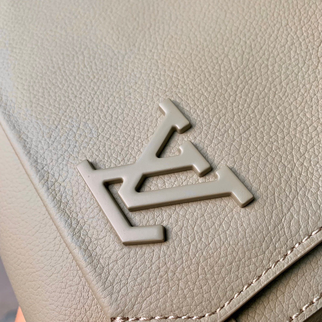 LOU TAKEOFF MESSENGER BAG