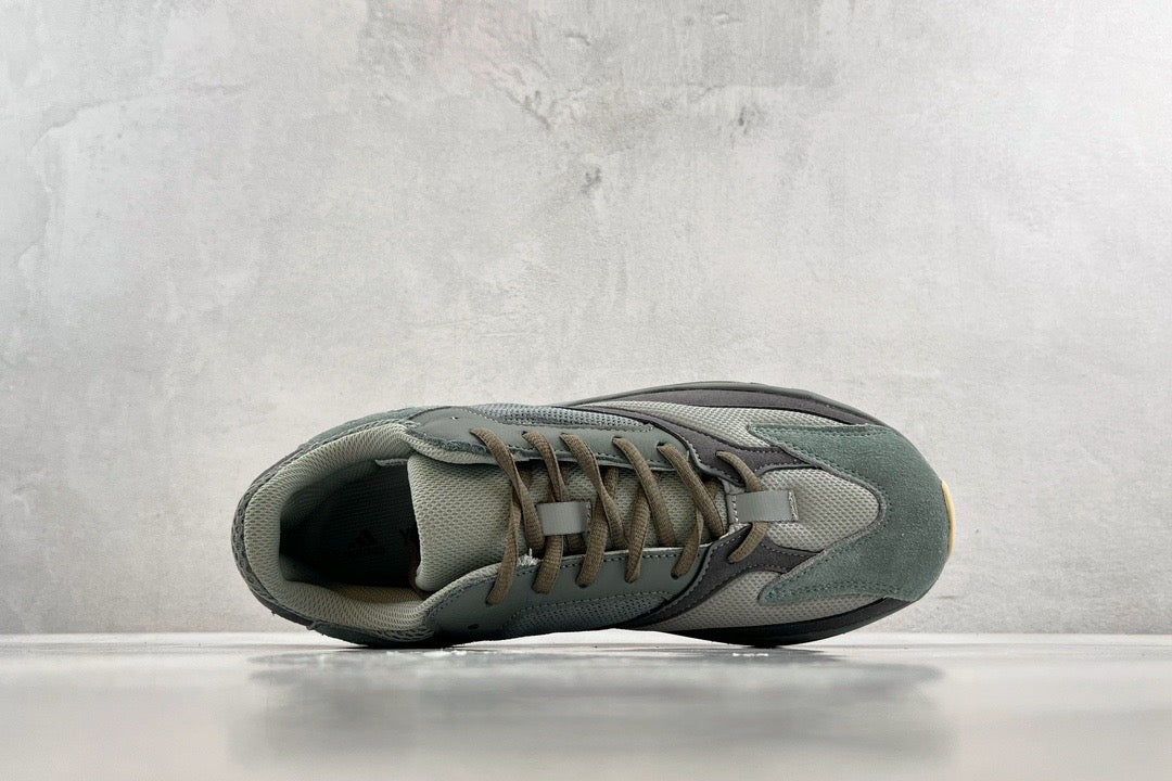 YEEZY BOOST 700