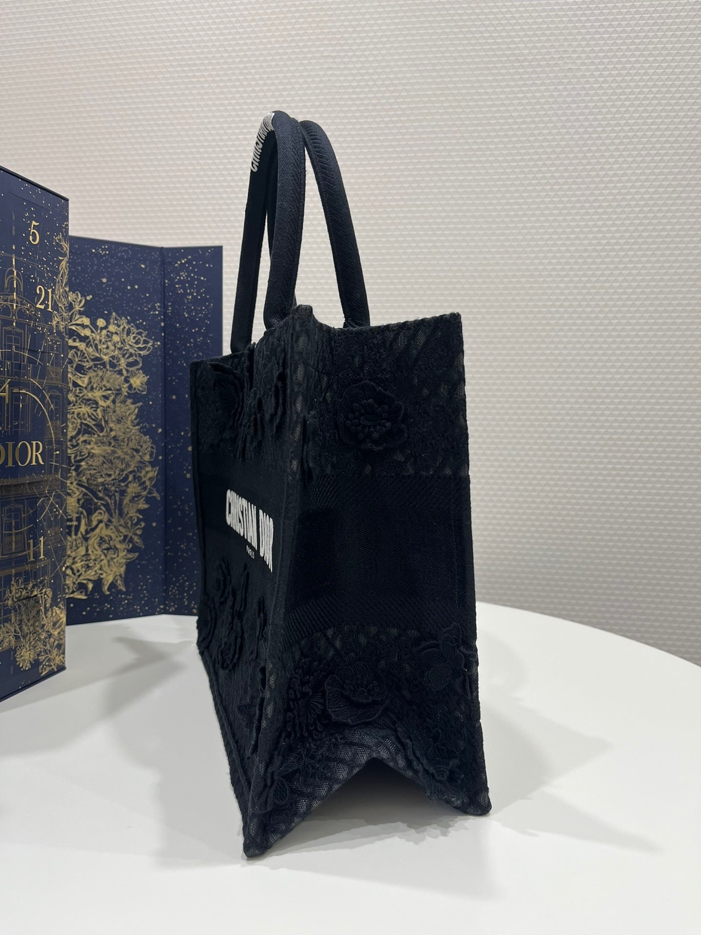 CD MEDIUM BOOK TOTE BAG