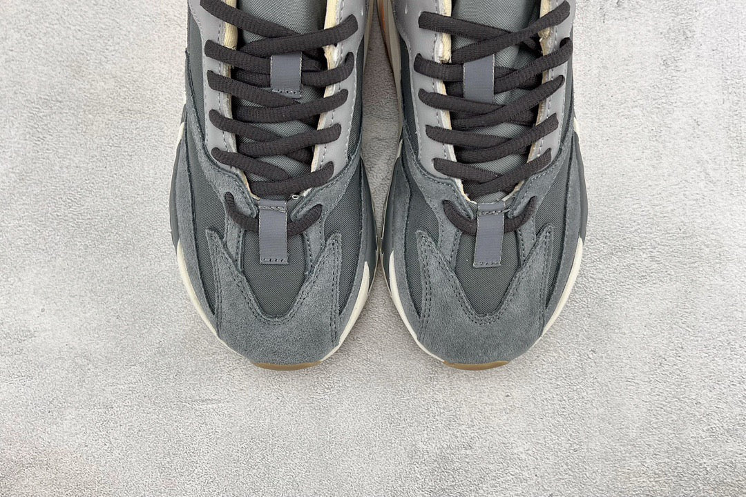 YEEZY BOOST 700