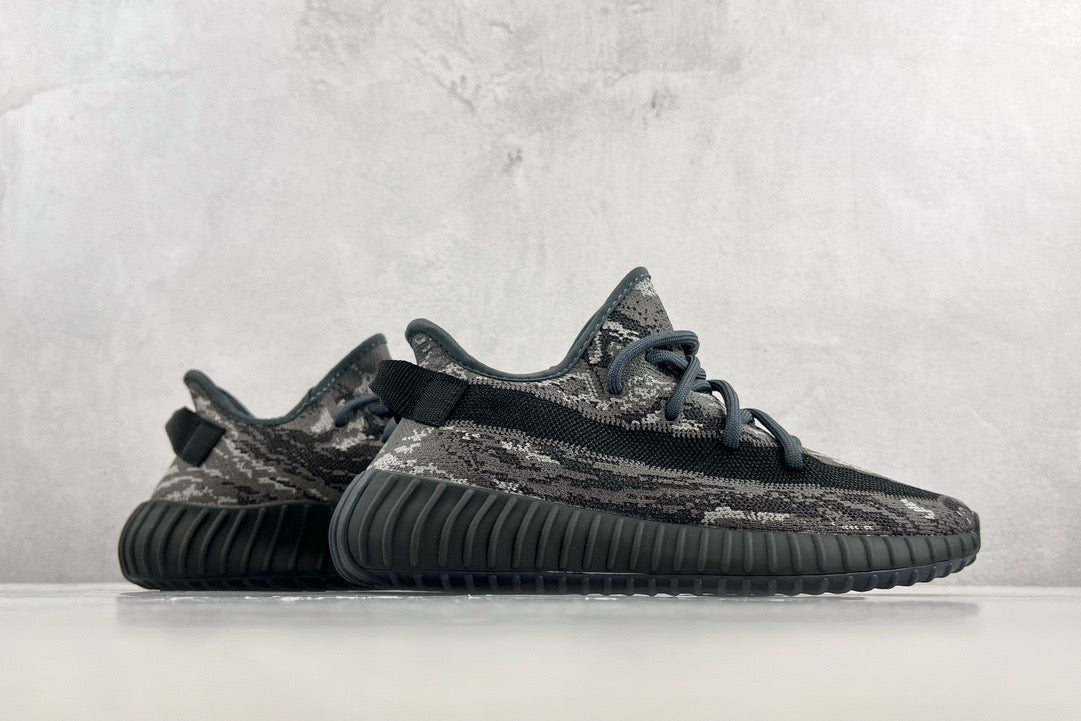 YEEZY BOOST 350 V2
