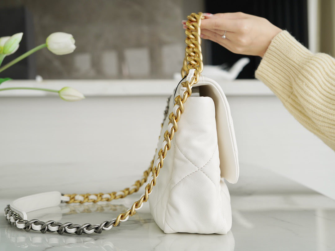 CC 19 LARGE HANDBAG