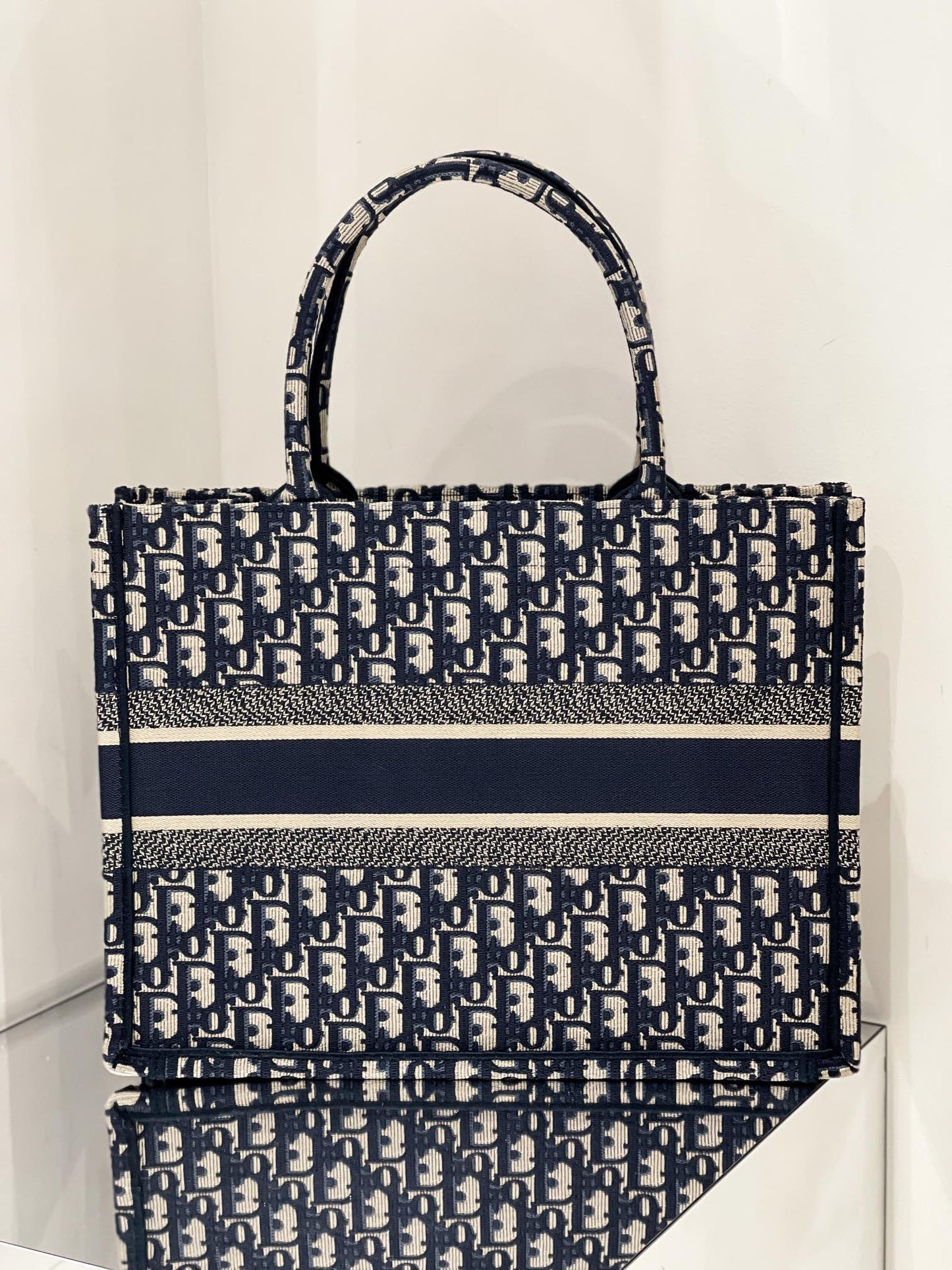 CD MEDIUM BOOK TOTE BAG