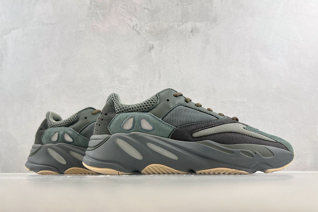 YEEZY BOOST 700