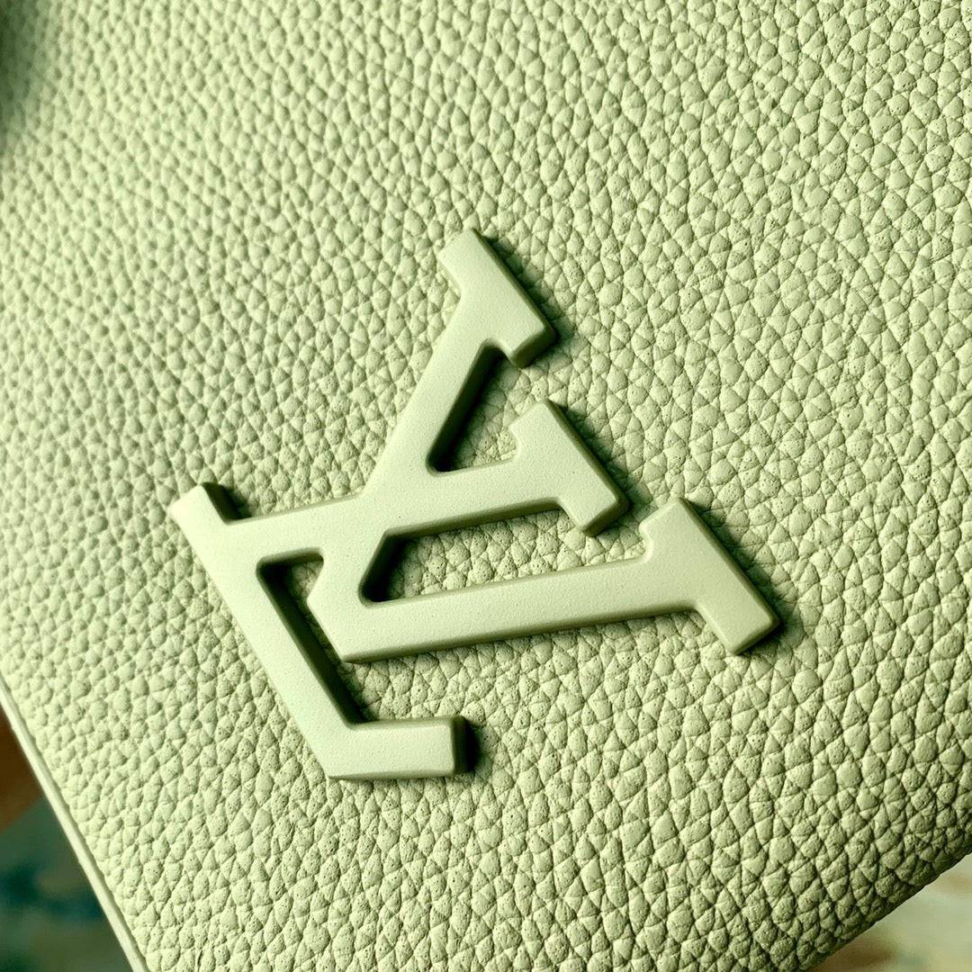 LOU TAKEOFF POUCH