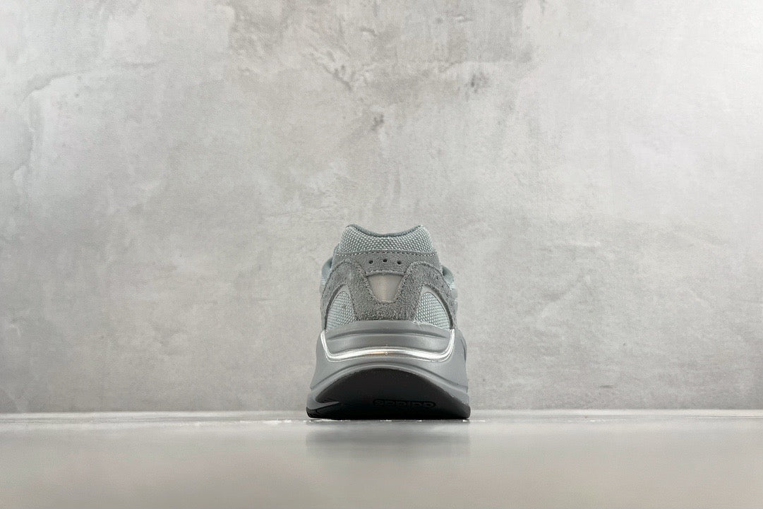 YEEZY BOOST 700