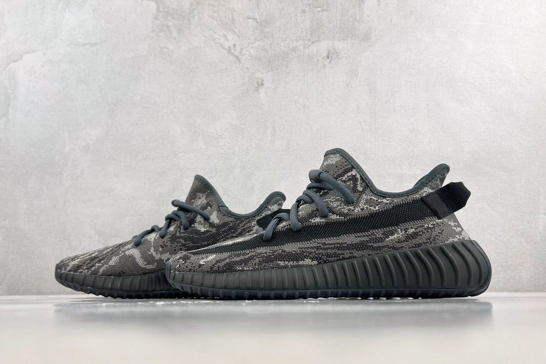 YEEZY BOOST 350 V2