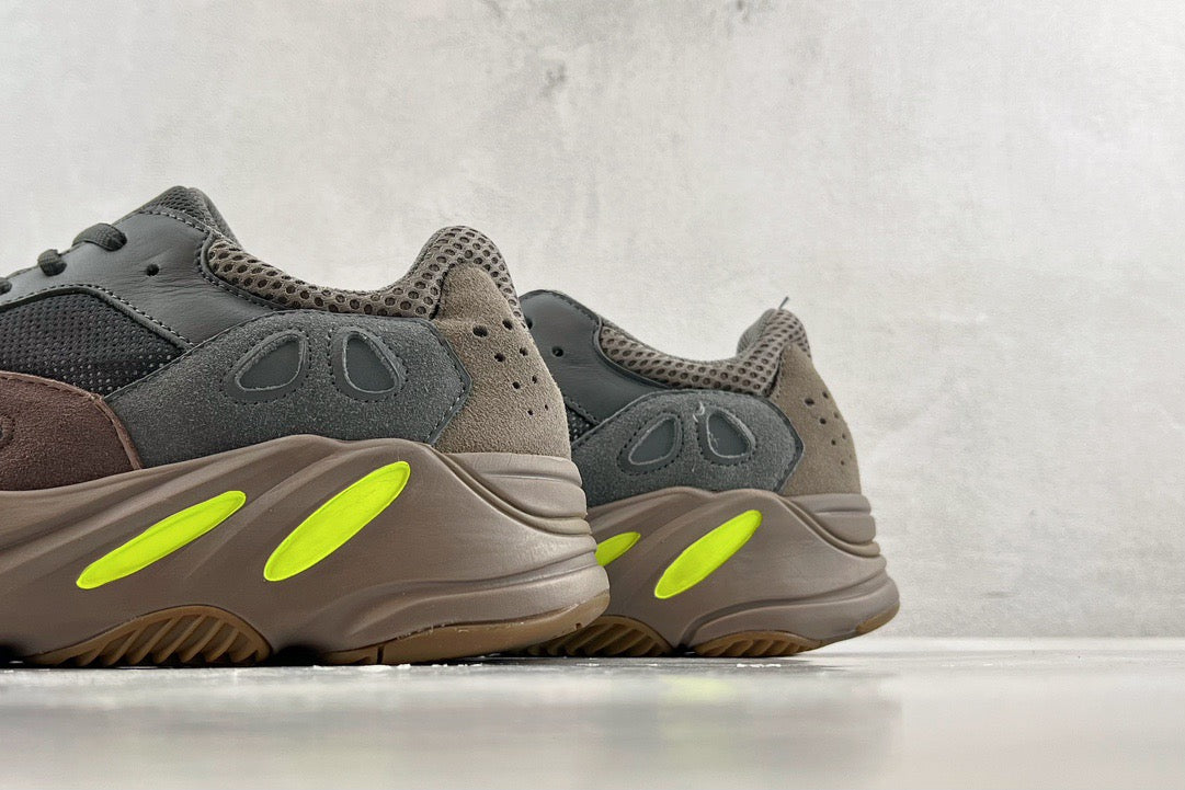YEEZY BOOST 700
