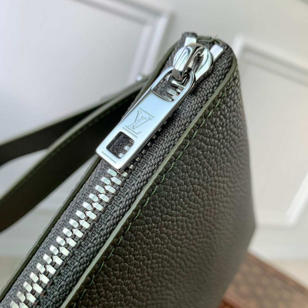 LOU TAKEOFF POUCH