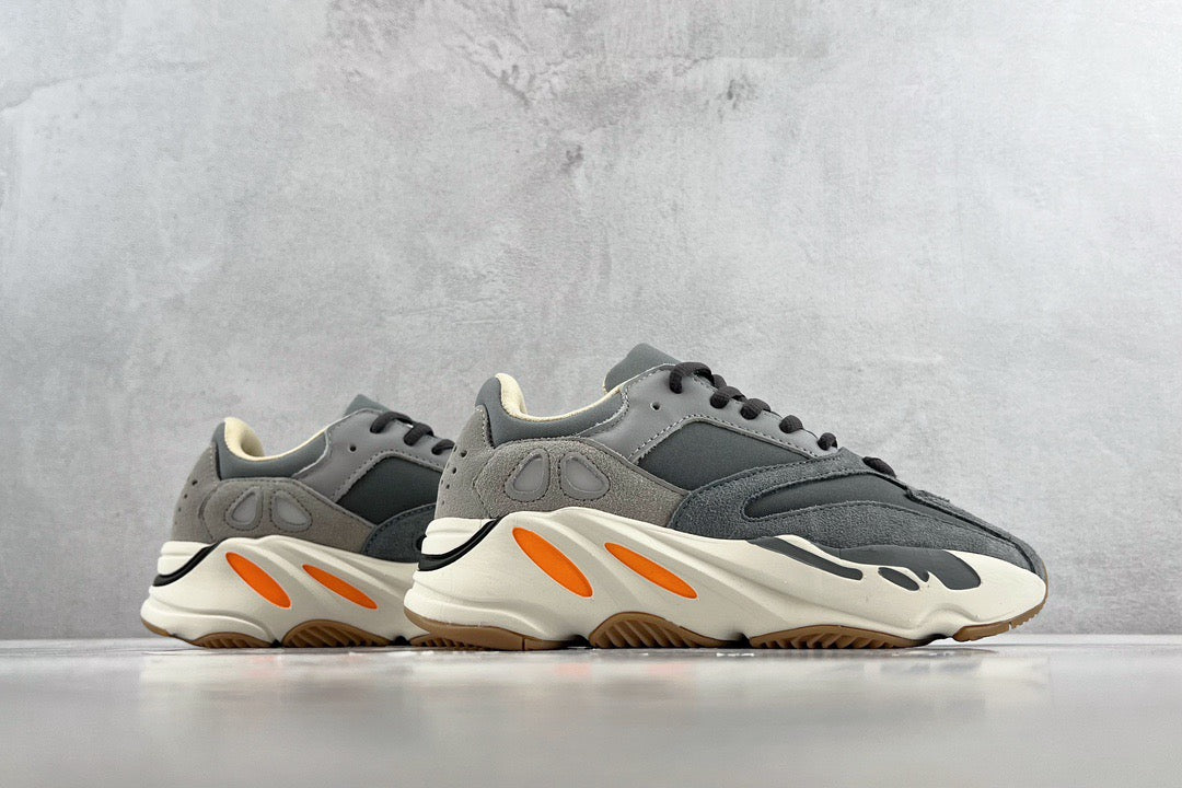 YEEZY BOOST 700