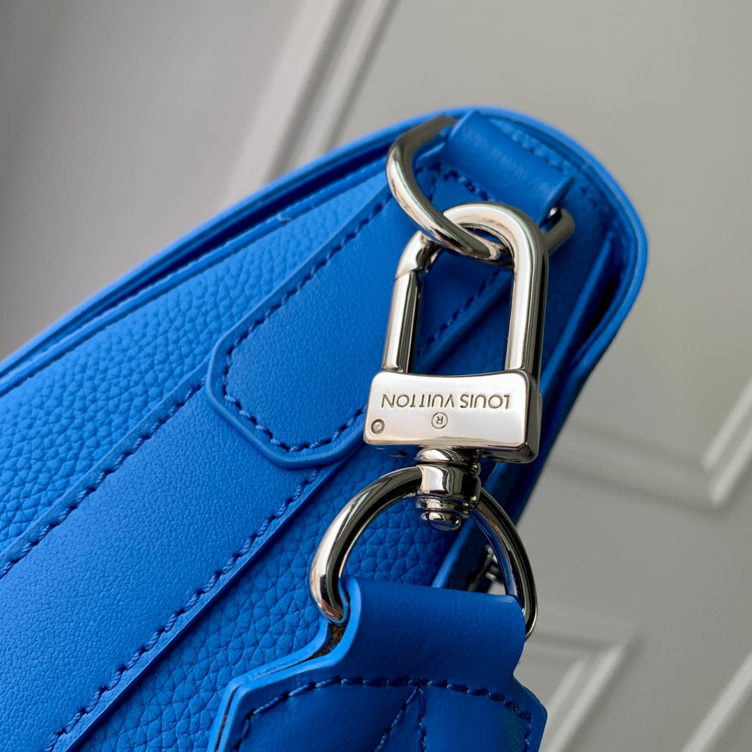 LOU TAKEOFF MESSENGER BAG