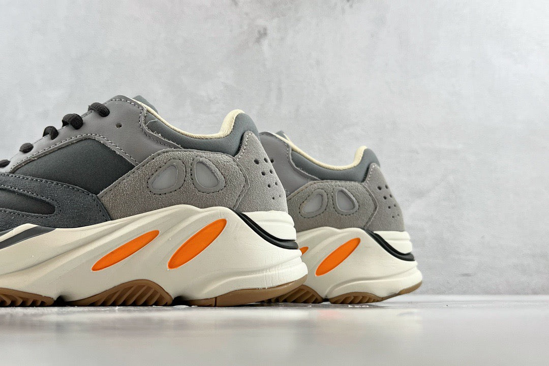 YEEZY BOOST 700