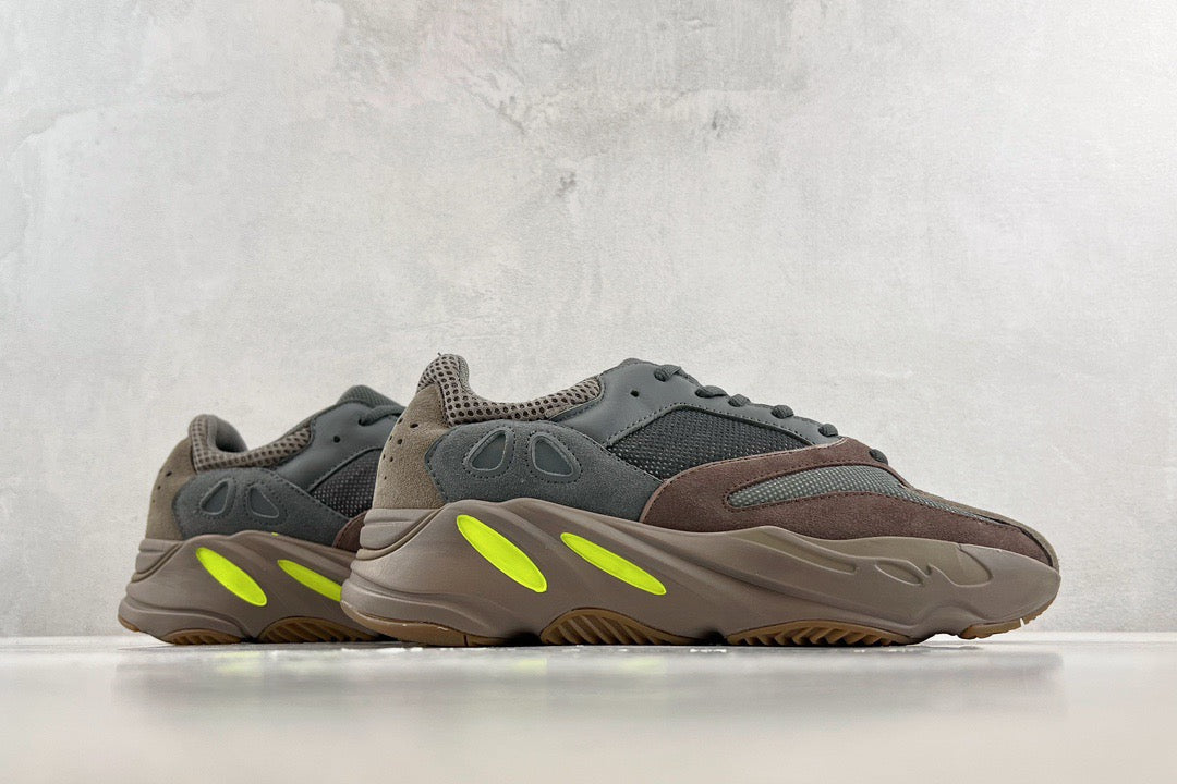 YEEZY BOOST 700