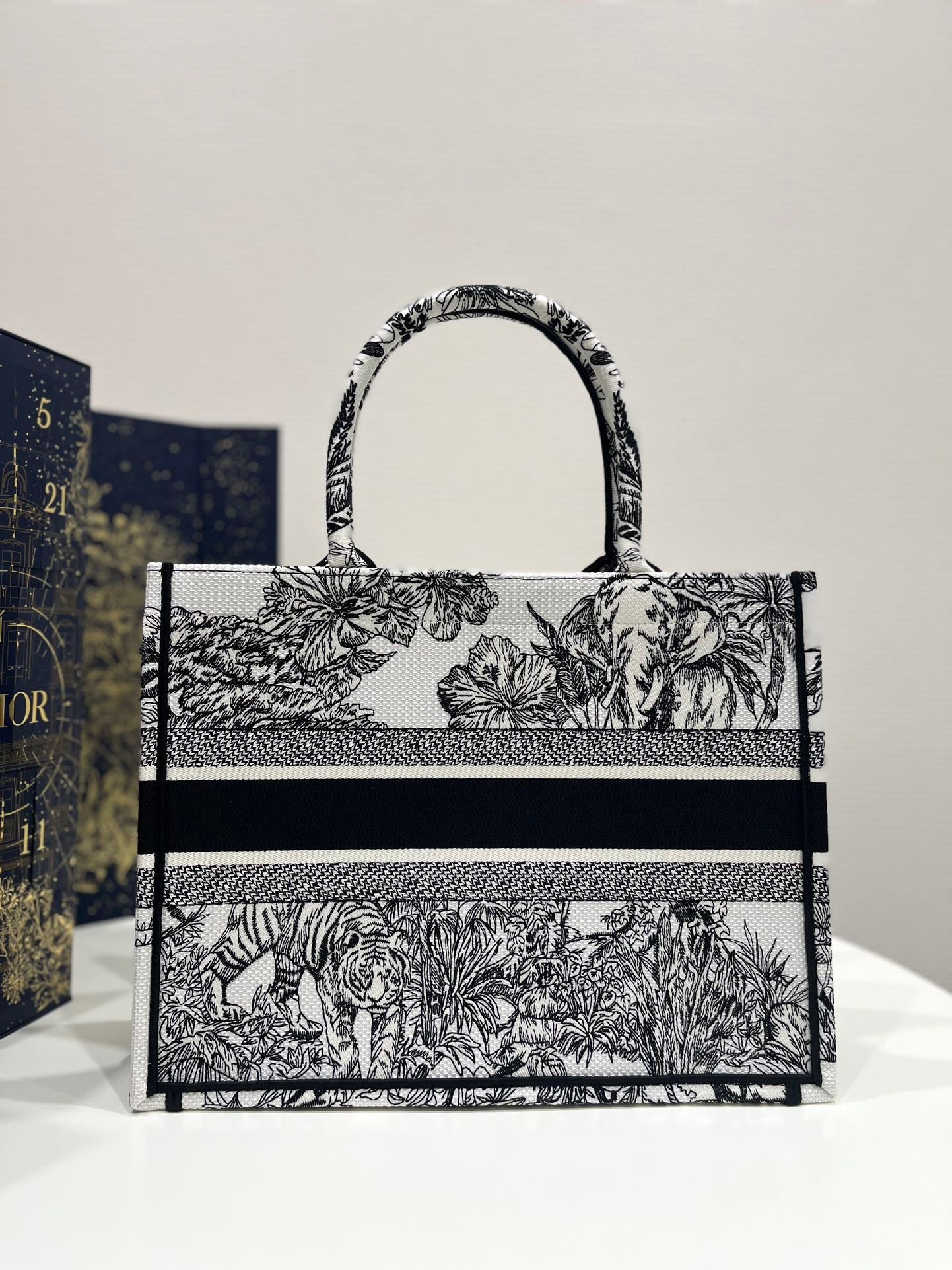 CD MEDIUM BOOK TOTE BAG