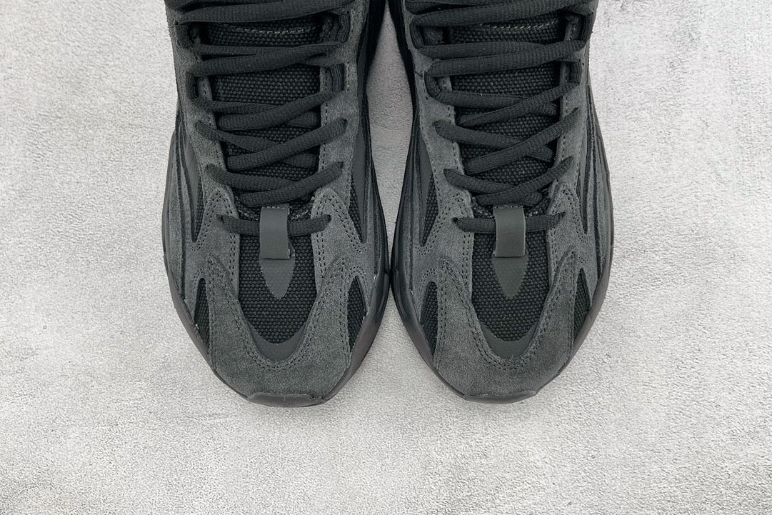 YEEZY BOOST 700 V2