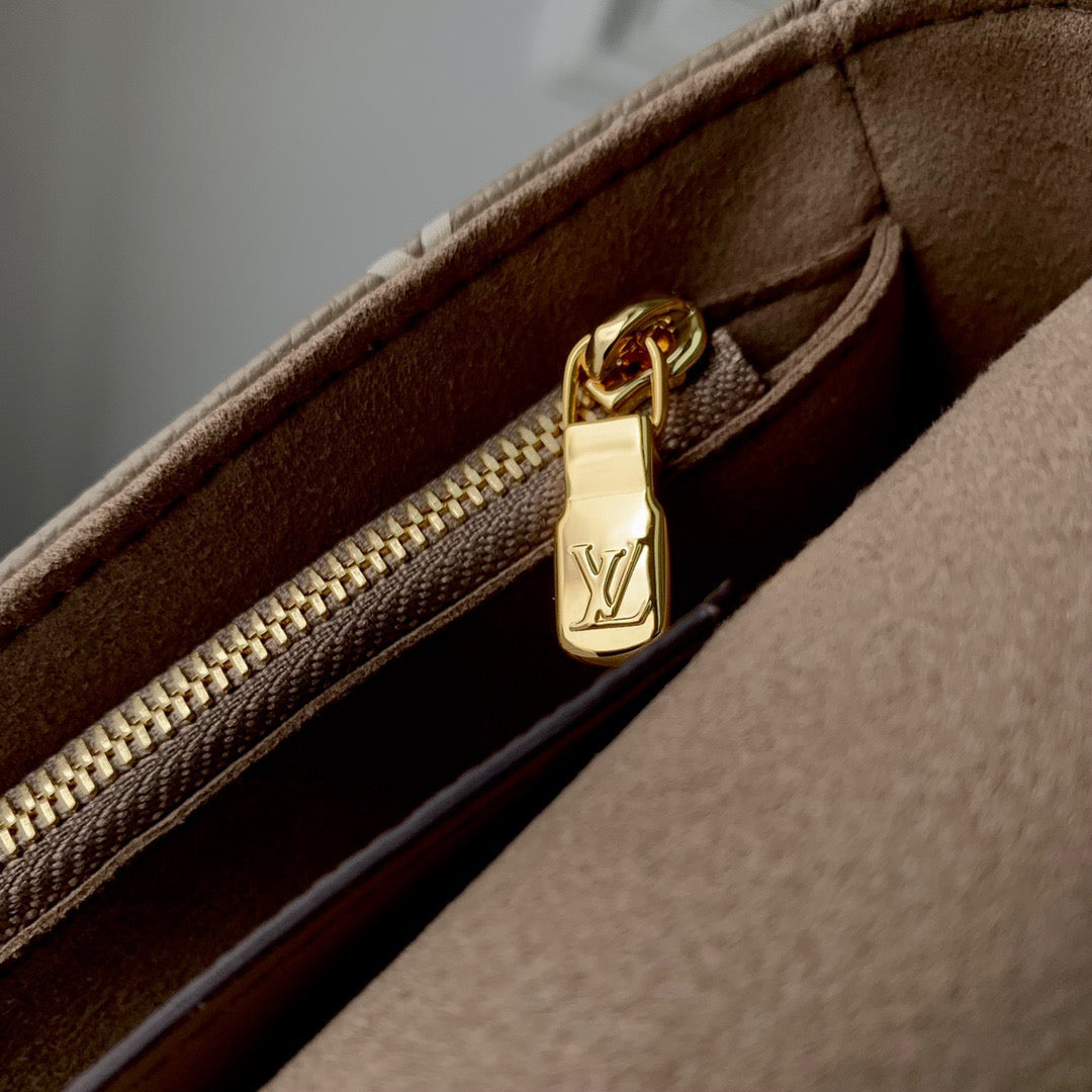 LOU IVY WALLET ON CHAIN BAG