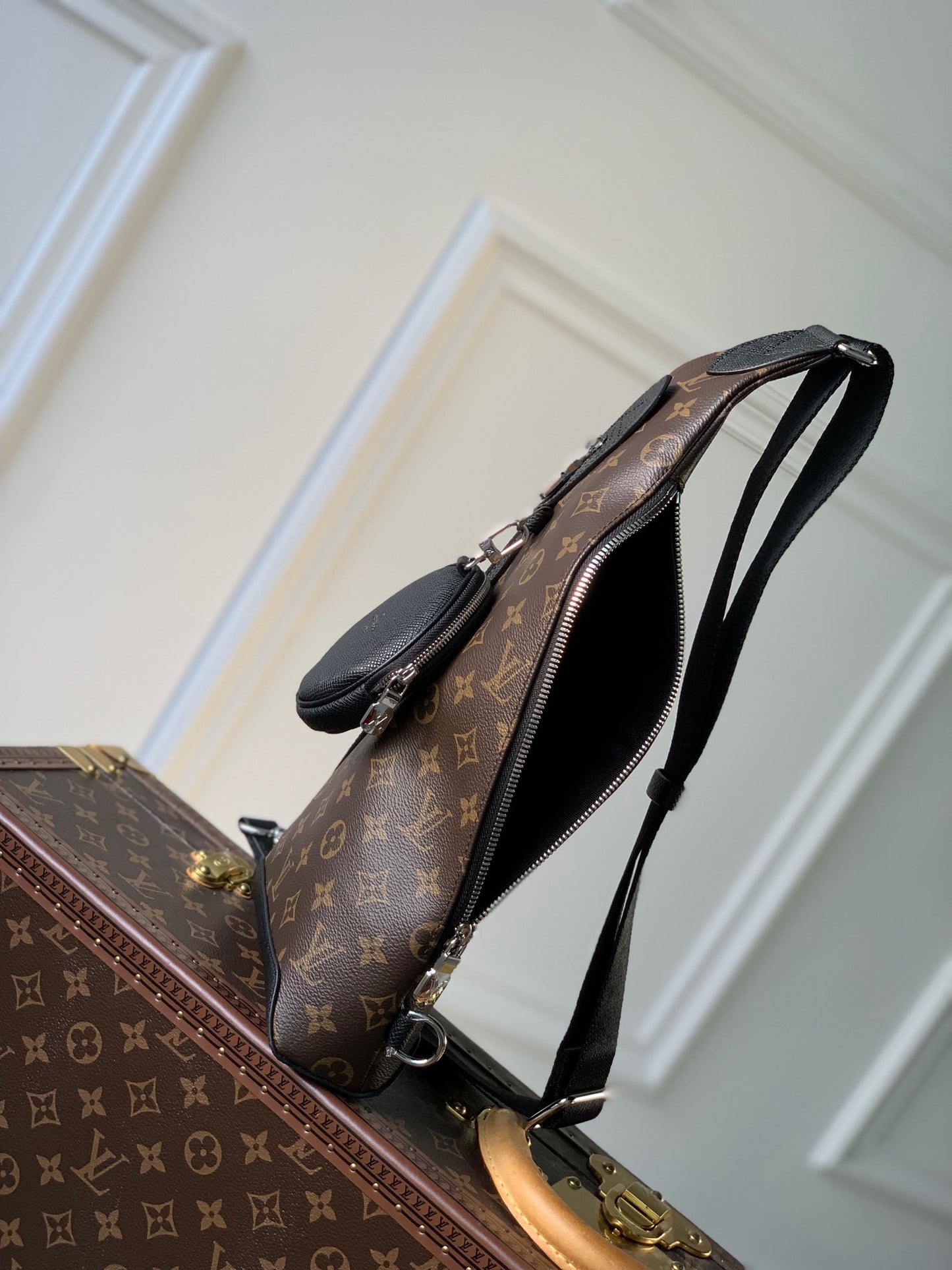 LOU DUO SLING BAG
