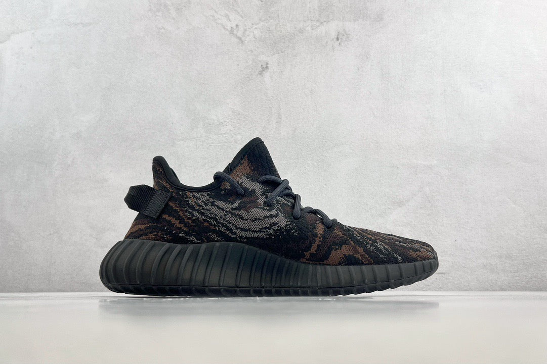 YEEZY BOOST 350 V2