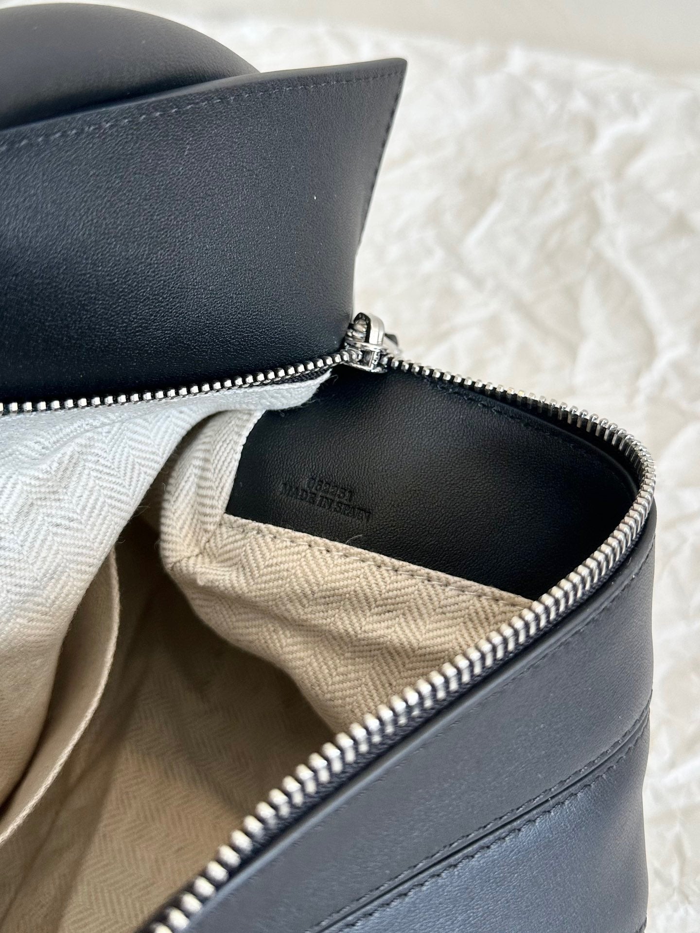 LOEW SMALL PUZZLE EDGE BAG