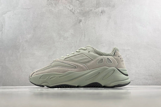 YEEZY BOOST 700 V2