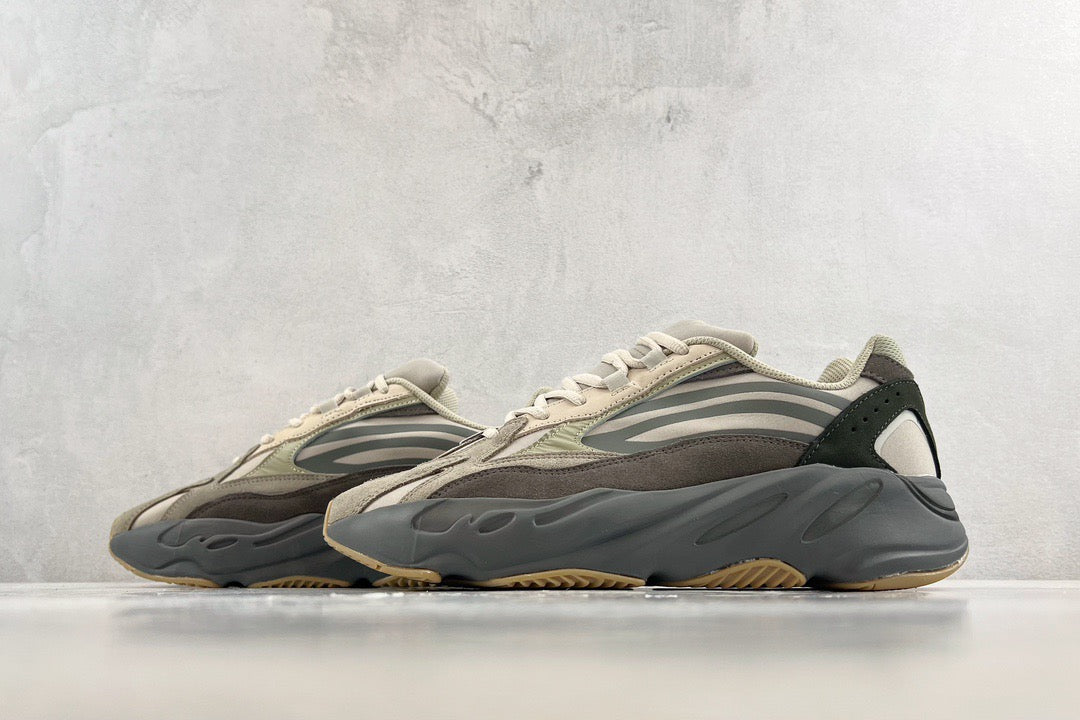 YEEZY BOOST 700 V2