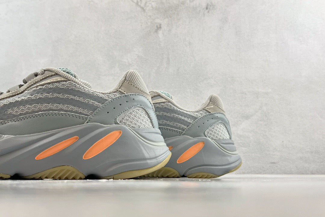 YEEZY BOOST 700 V2