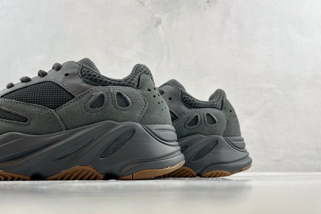 YEEZY BOOST 700