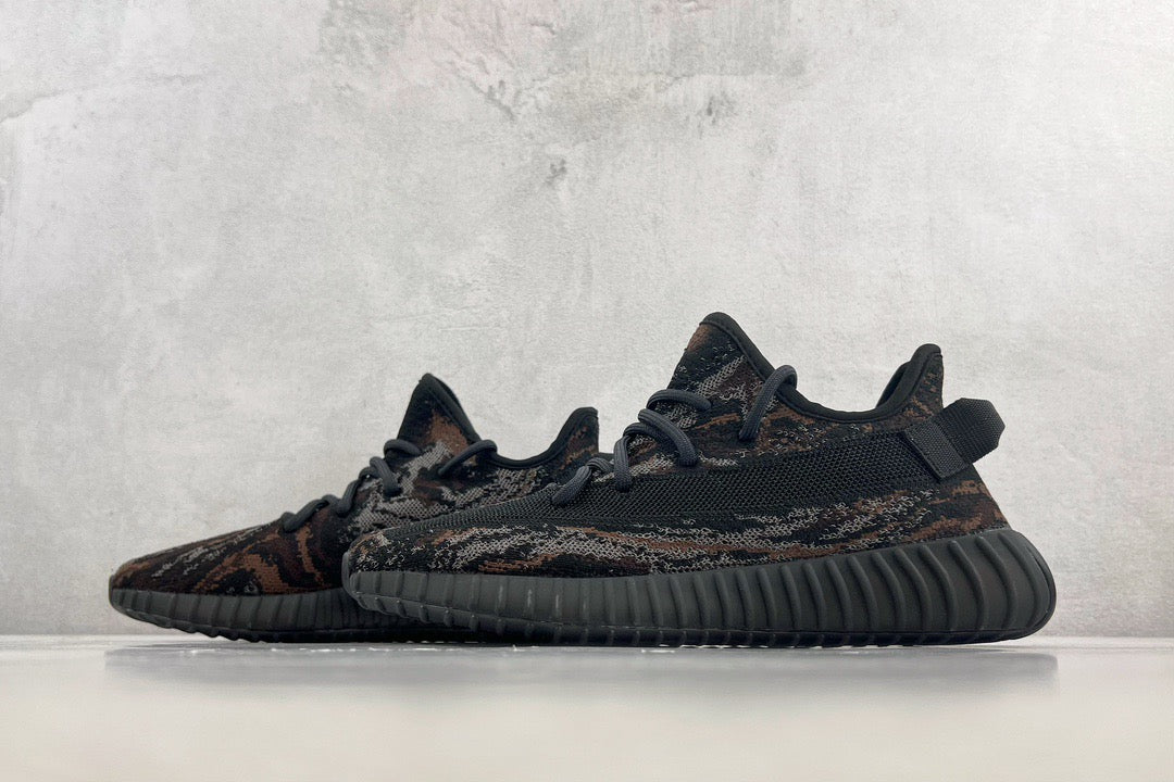 YEEZY BOOST 350 V2