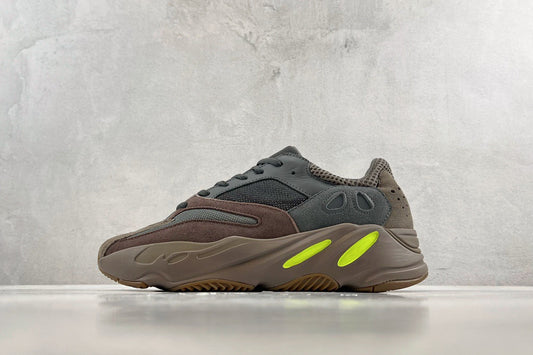 YEEZY BOOST 700