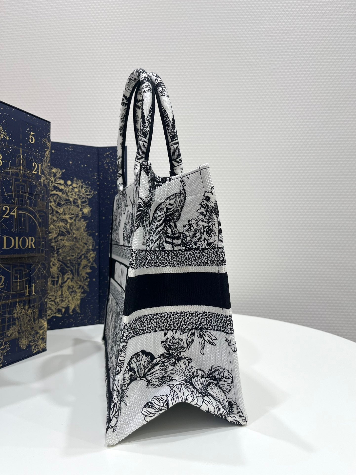 CD MEDIUM BOOK TOTE BAG