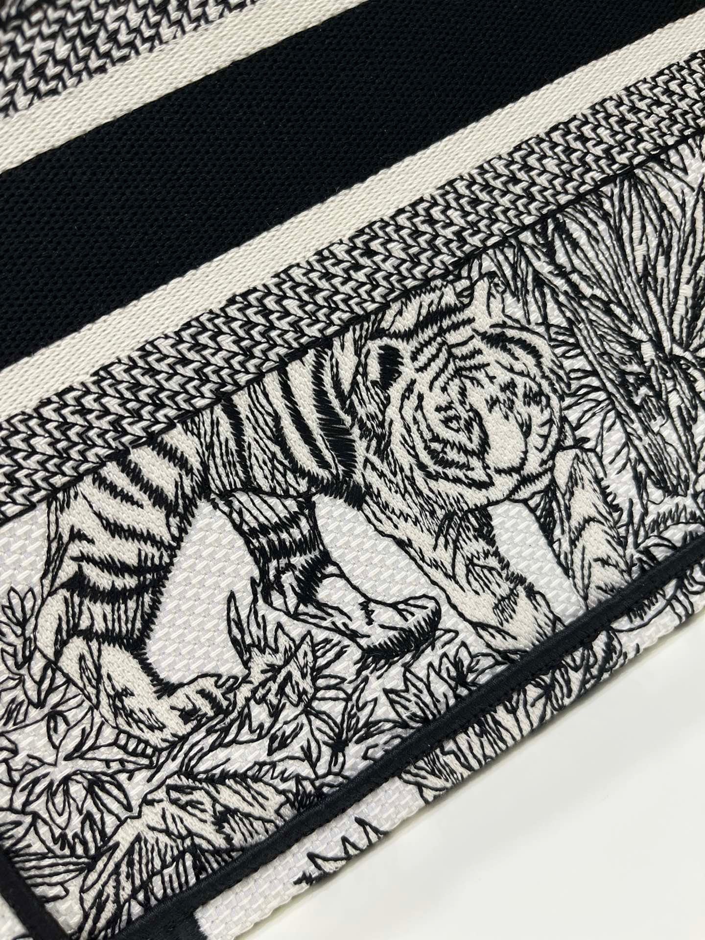 CD SMALL BOOK TOTE BAG