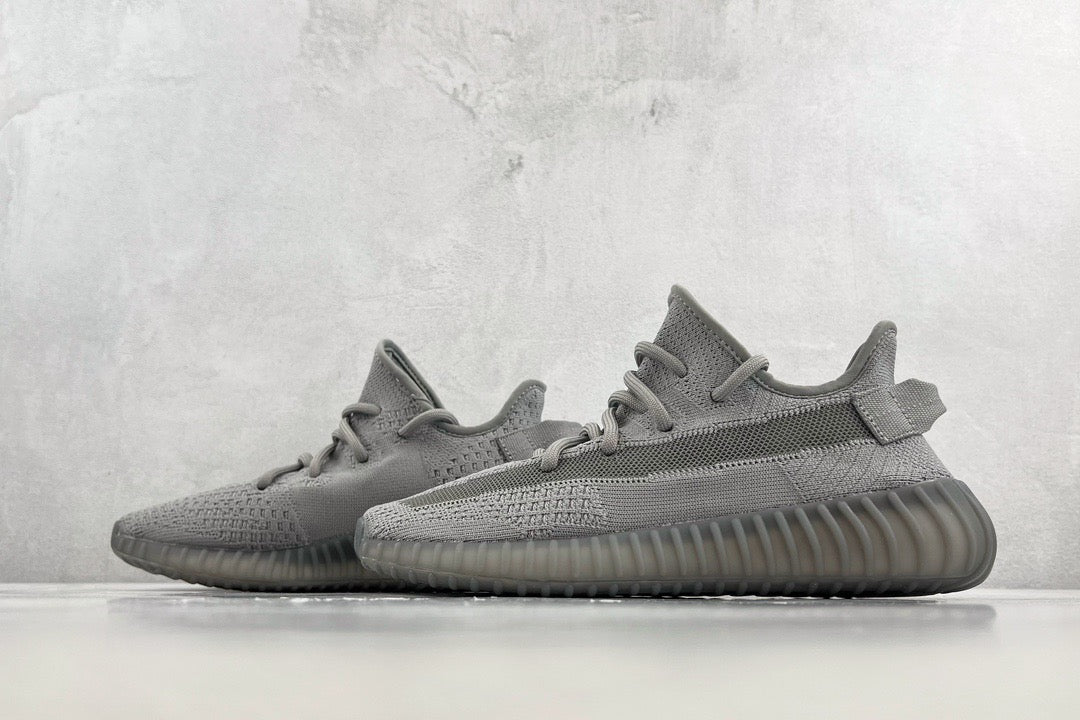 YEEZY BOOST 350 V2