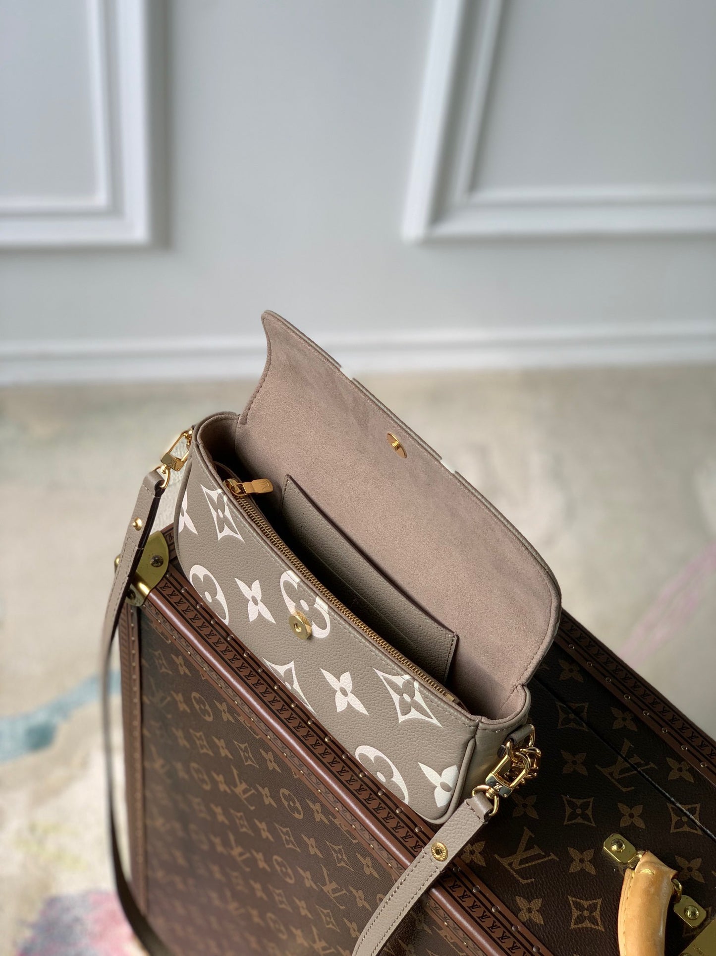 LOU IVY WALLET ON CHAIN BAG