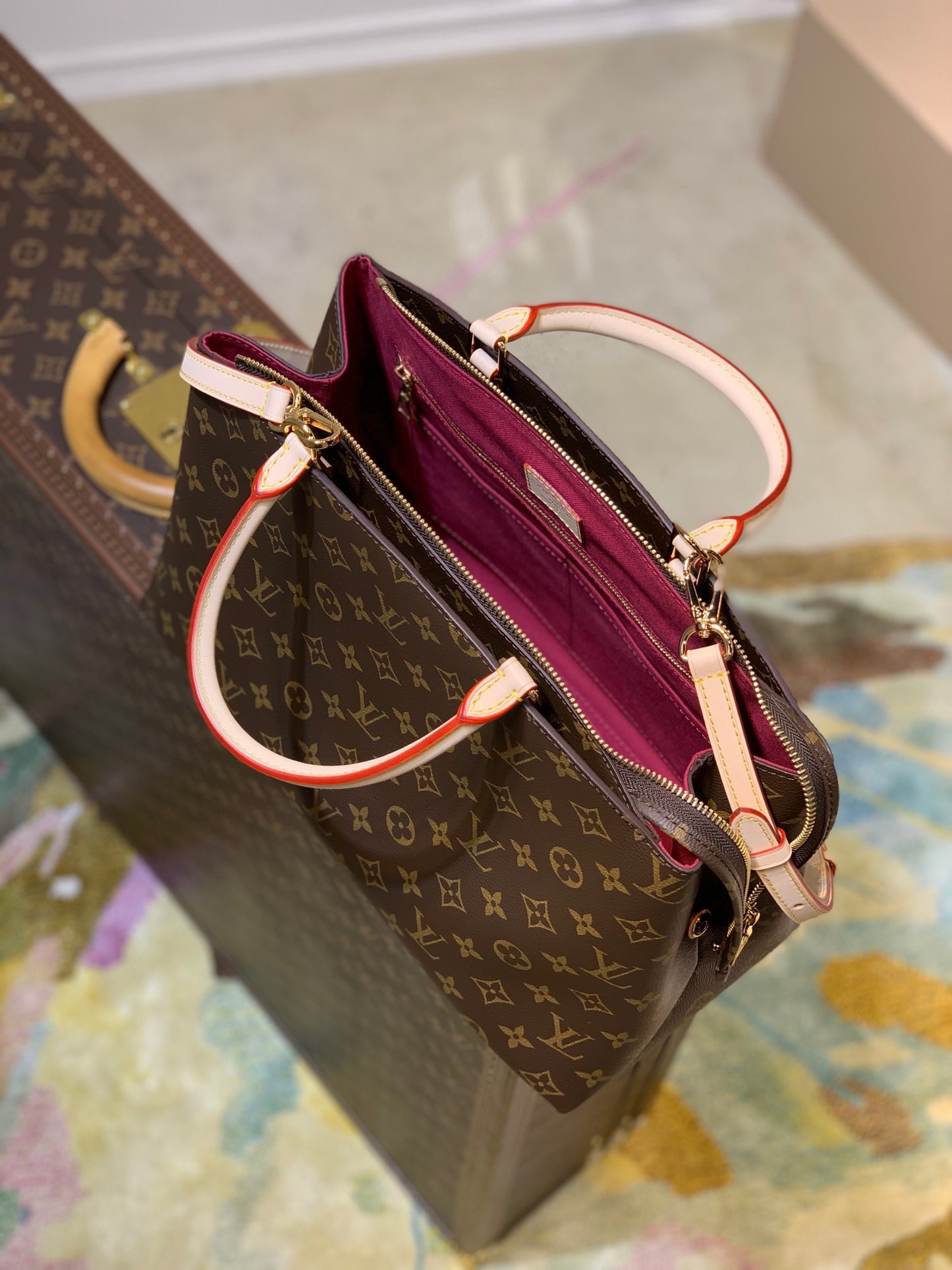 LOU GRAND PALAISE TOTE BAG