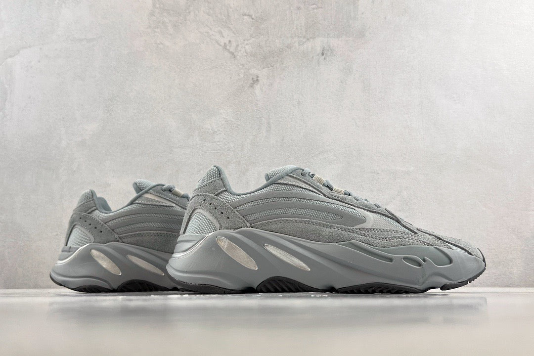 YEEZY BOOST 700