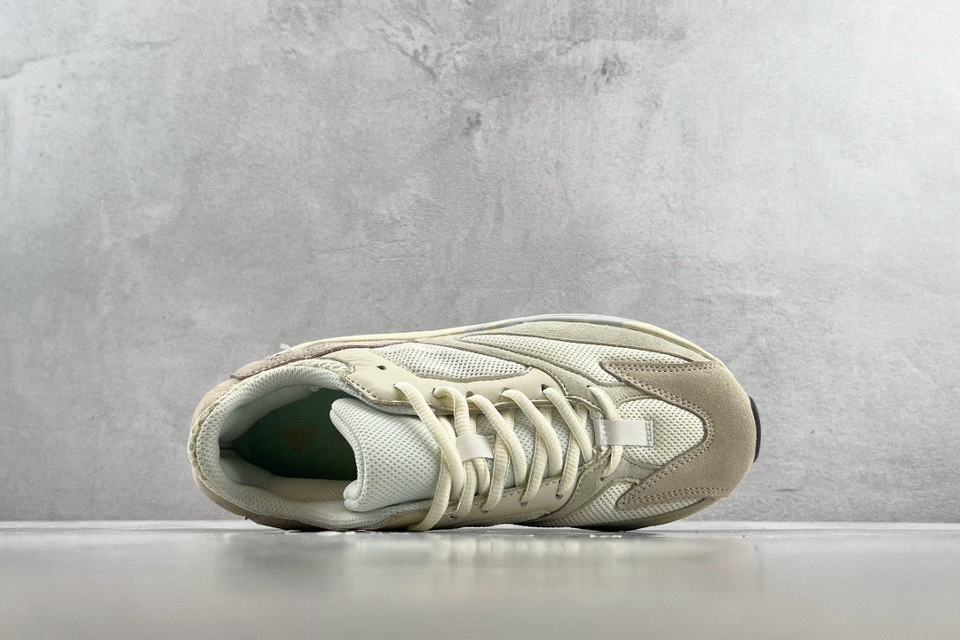 YEEZY BOOST 700