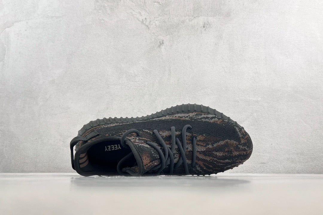 YEEZY BOOST 350 V2