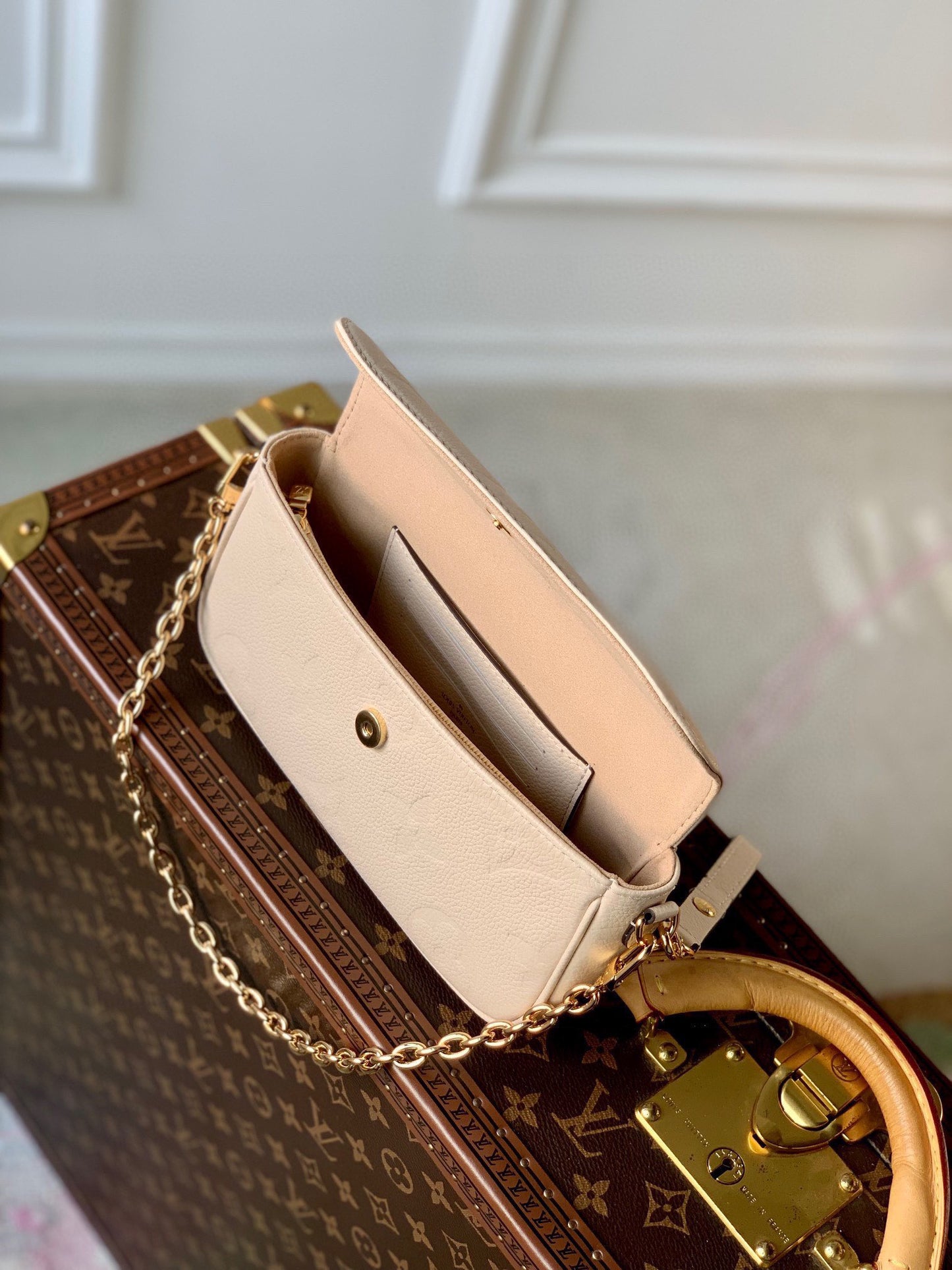 LOU IVY WALLET ON CHAIN BAG