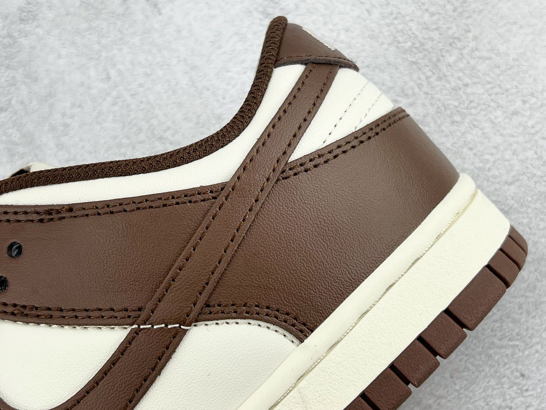 DUNK LOW SURFACES IN BROWN